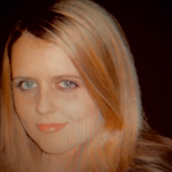 Meet your Posher, Leanne - Picture 2 of 2